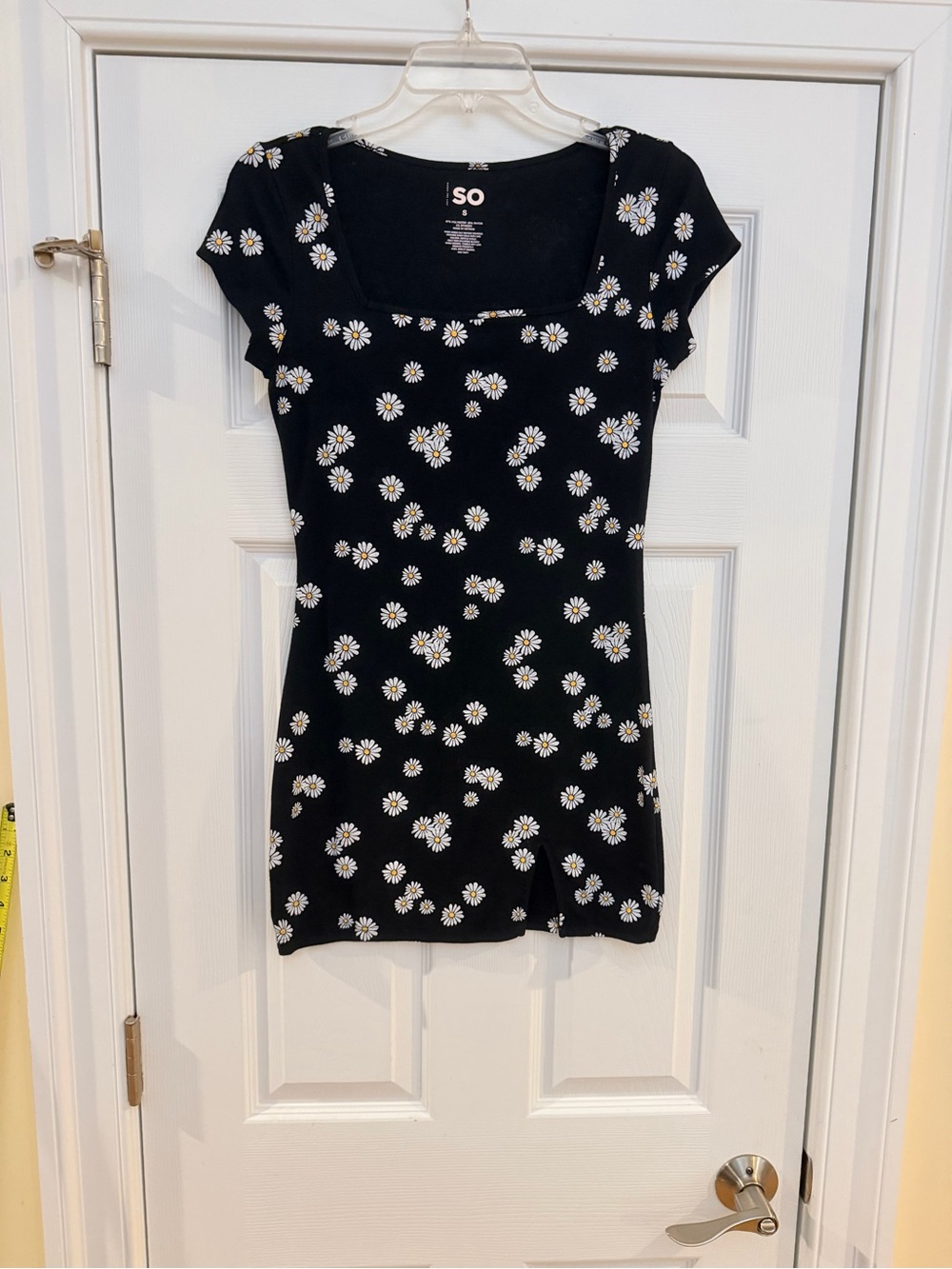 Ladies Size Small "SO" Black Daisy Print Square-Neck Mini Dress GUC